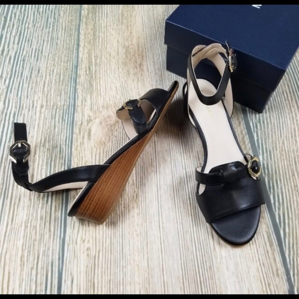 Black sandal/ never worn